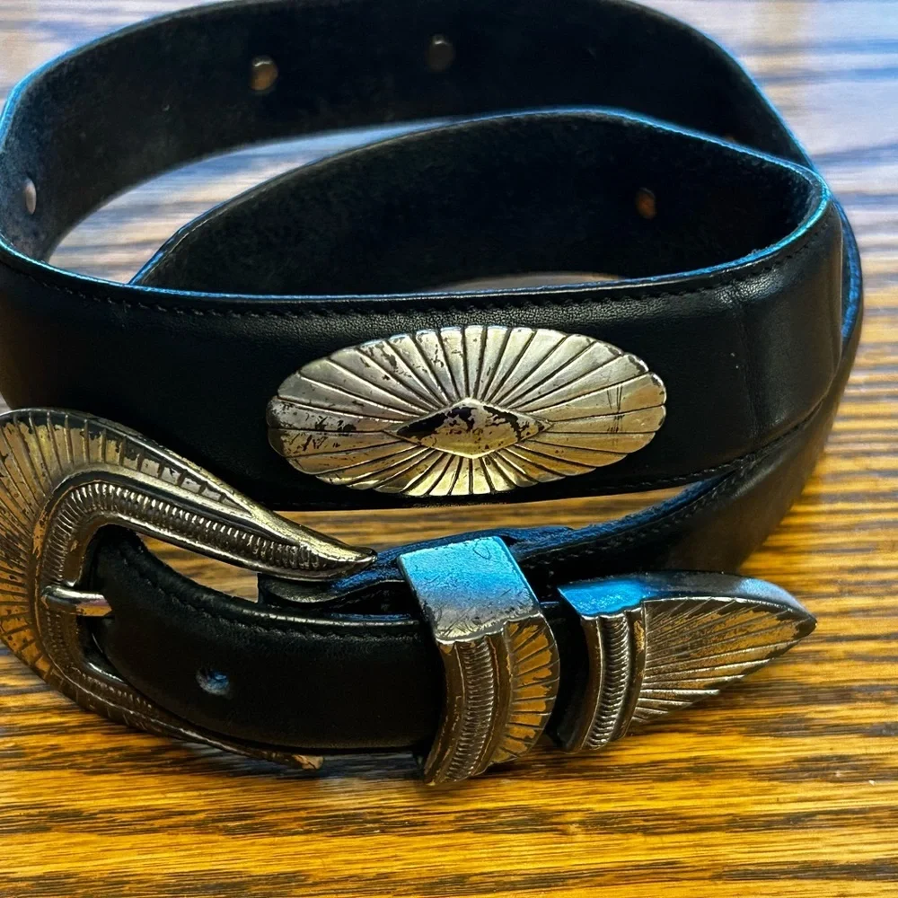 Onyx Women’s Vintage Midnight Black Leather Belt with Silver Details - Picture 1 of 11